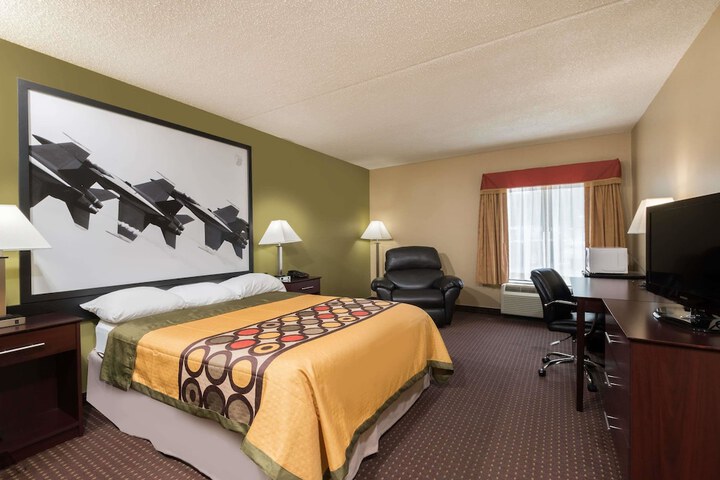 Queen Bed Accessible (5 of 5)