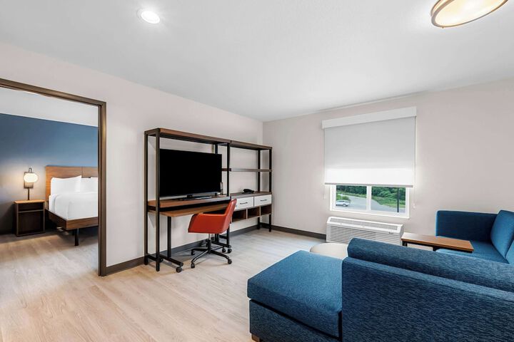Suite 2 Queen Beds (1 of 14)