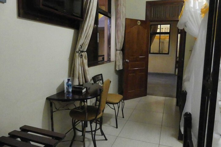 Room 2 of 40