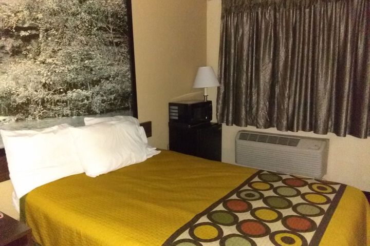 Room 9 of 34