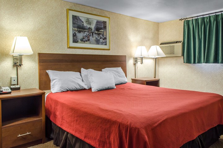 1 King Bed (11 of 12)