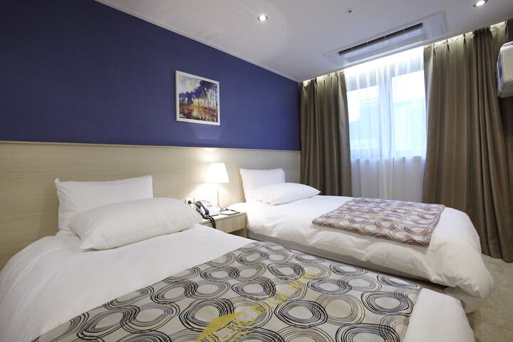 Room 28 of 78