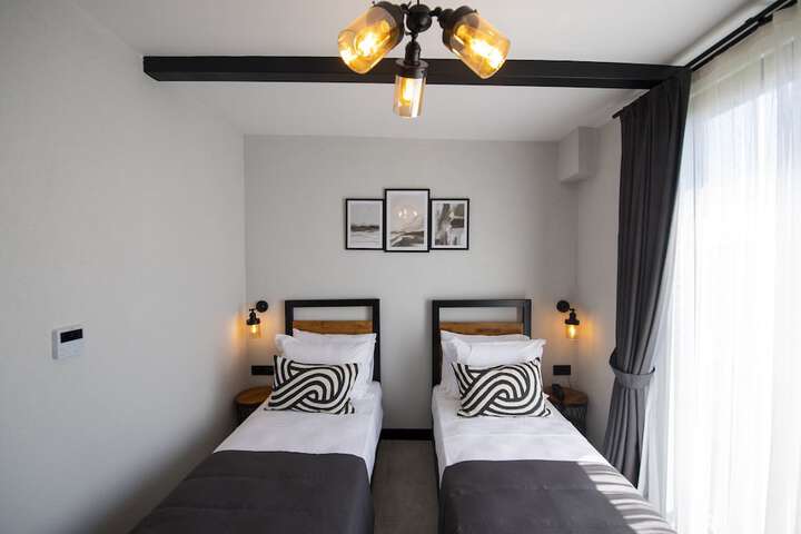 Room 18 of 201