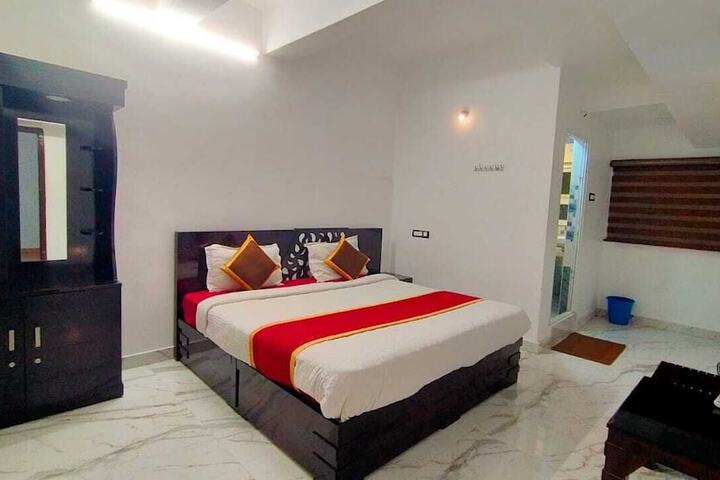 Room 4 of 13