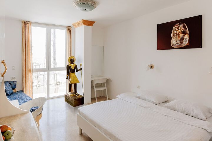 Room 46 of 98
