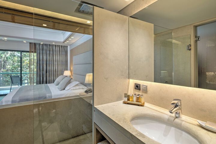 Room 27 of 195