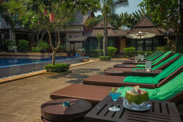 Hotel Exterior 78 of 90
