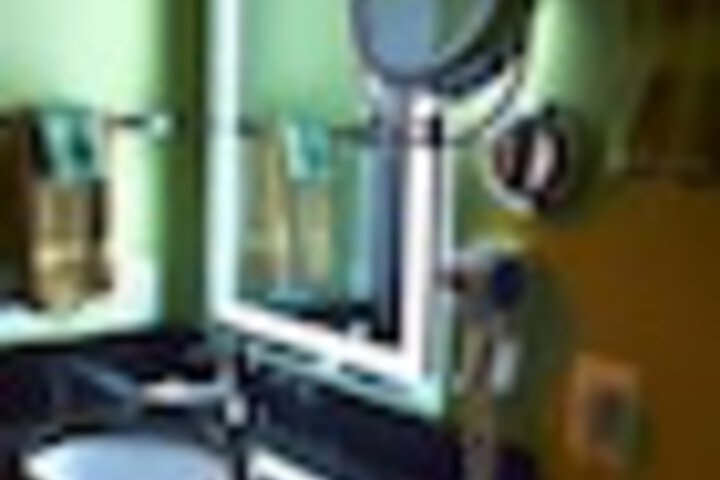 Room 152 of 285