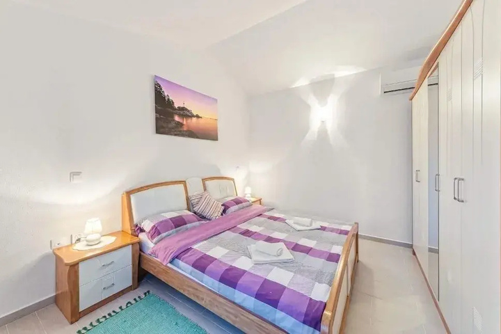 Room 2 of 16