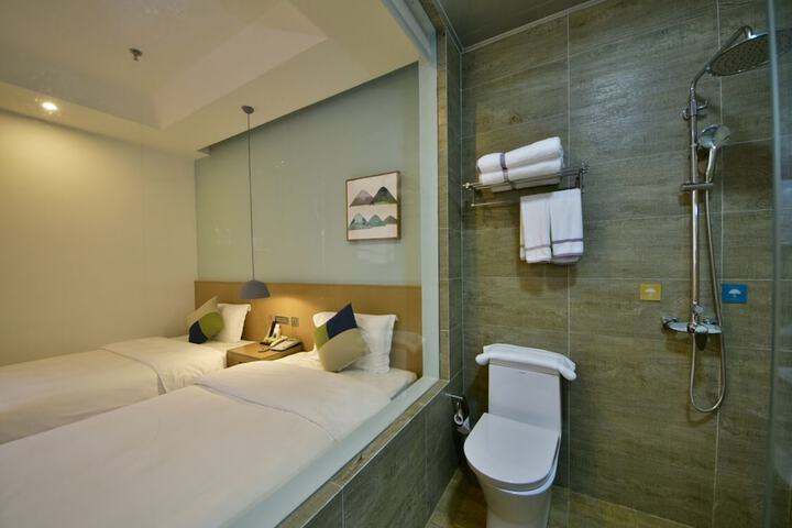 Room 7 of 15