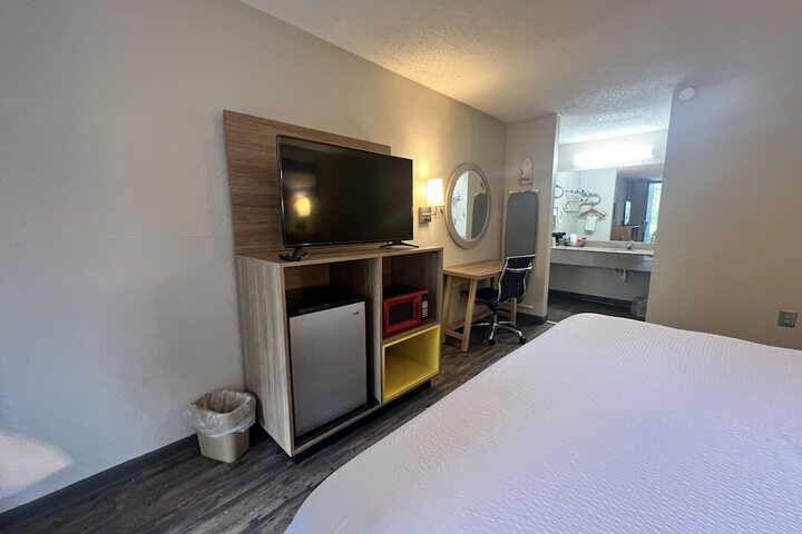 1 King Bed (11 of 14)