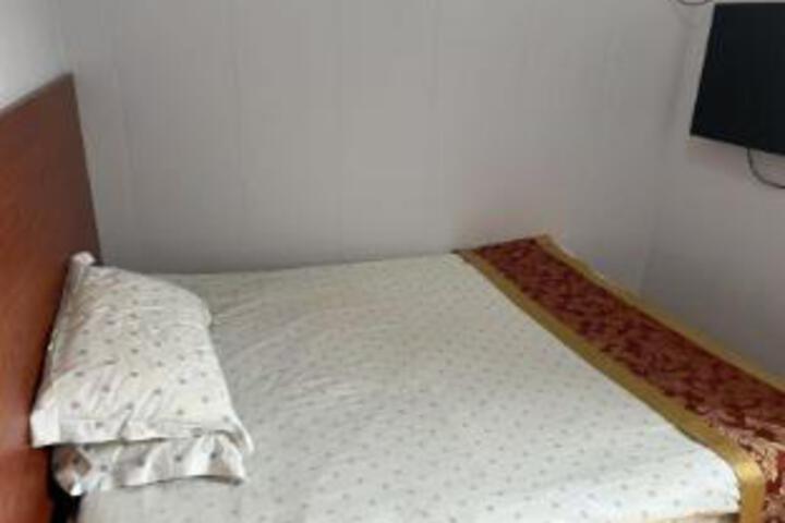 Room 6 of 6