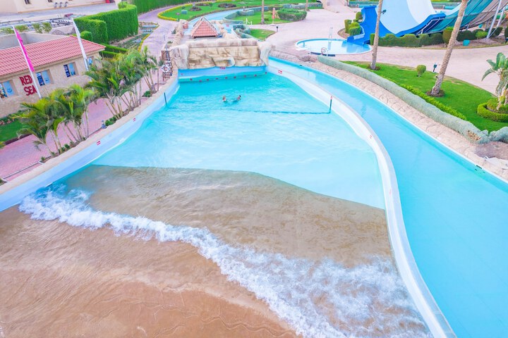 Hotel Pool