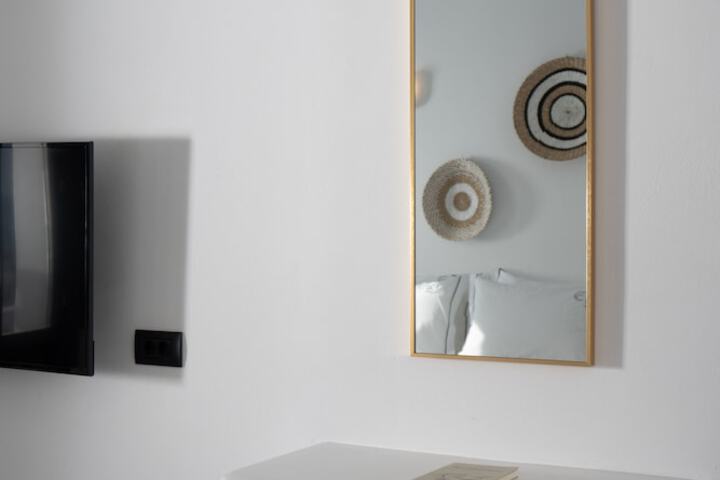 Room 8 of 33