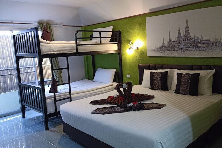 Room 26 of 83