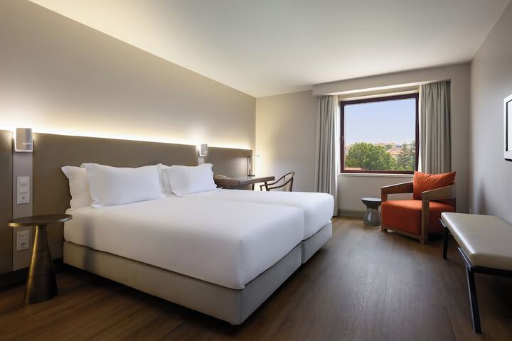 Room 8 of 40