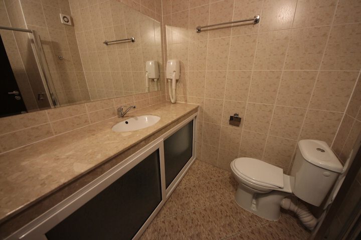 Room 16 of 36