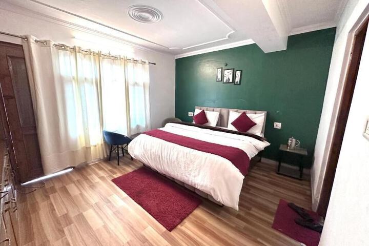 Room 2 of 27