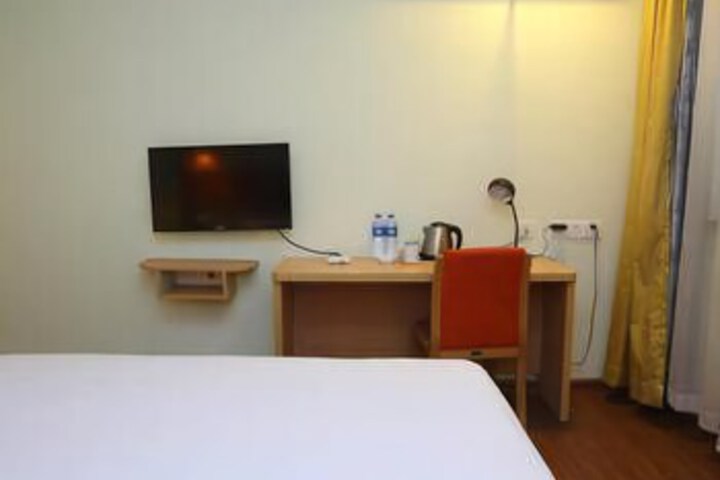 Room 3 of 8