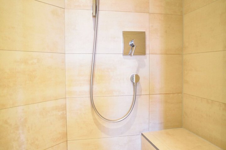 Room 9 of 20