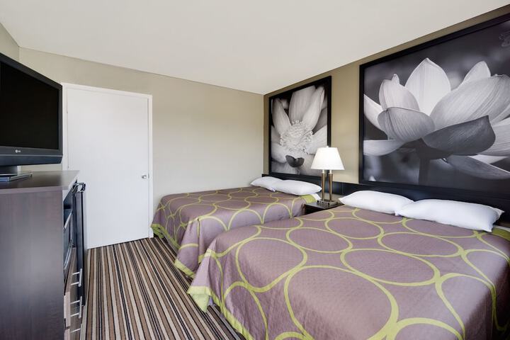 Standard Room, King or Two Doubles (2 of 7)
