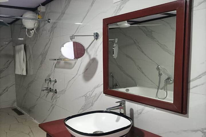 Room 16 of 34
