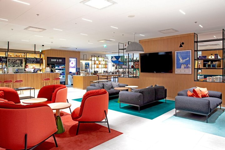 Lounge 58 of 80