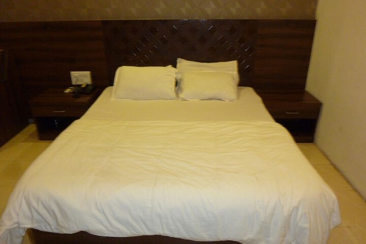 Room 7 of 48