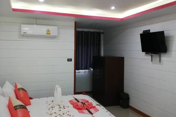 Room 6 of 35