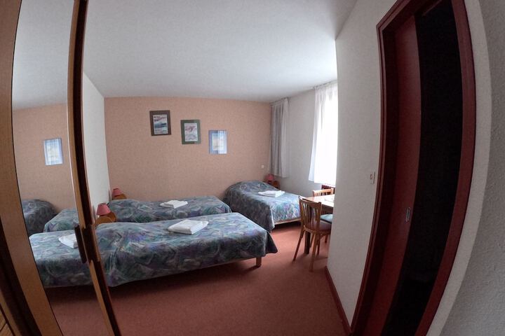 Room 2 of 29