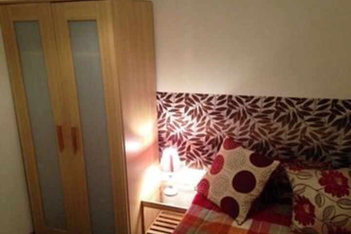 Room 4 of 28