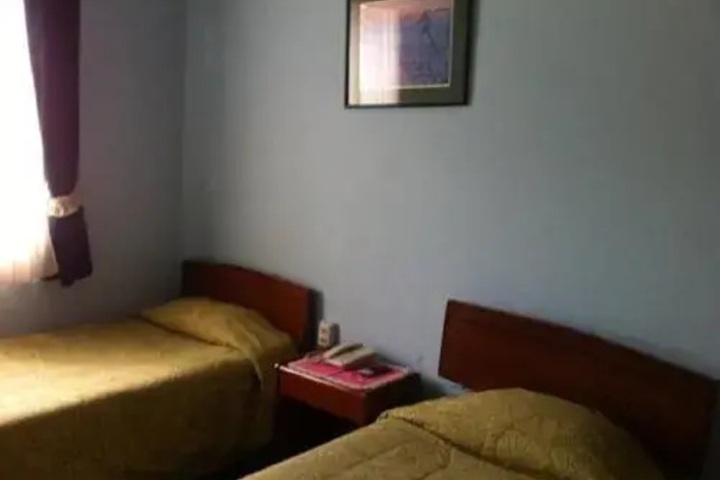 Room 8 of 10
