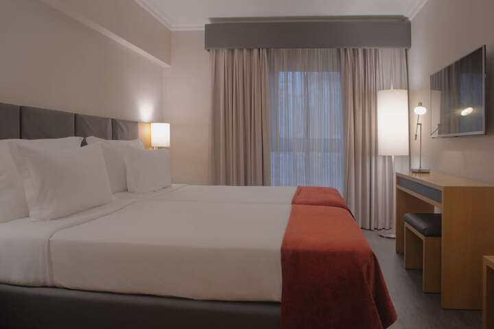 Room 14 of 48