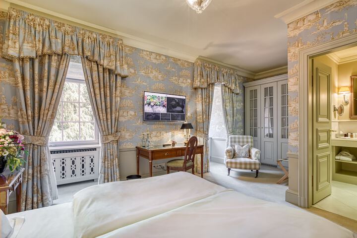 Room 9 of 80