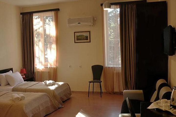 Room 6 of 7