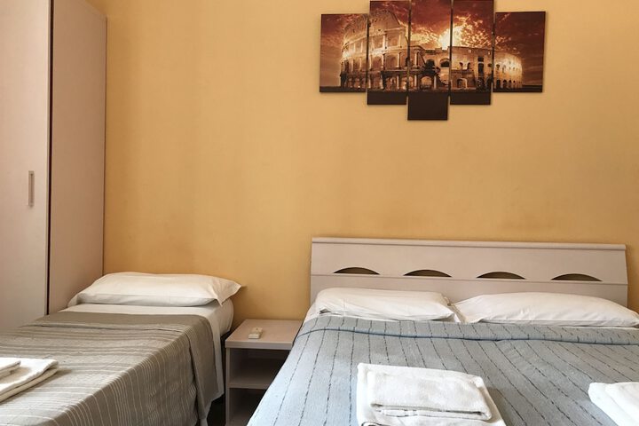 Room 7 of 28