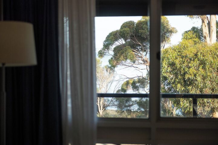 Room 4 of 76