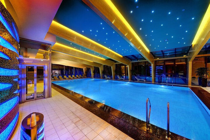 Hotel with Pool