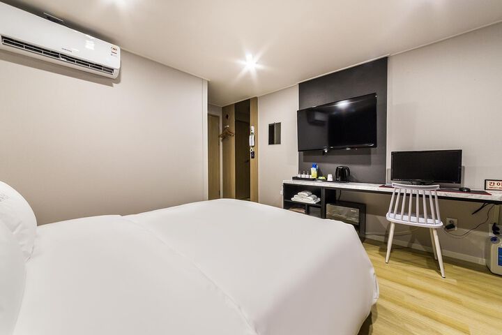 Room 73 of 155
