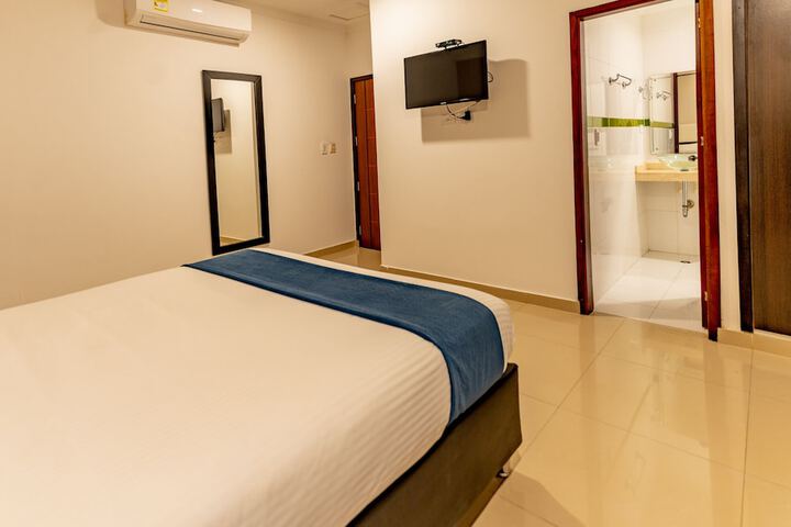 Room 8 of 32