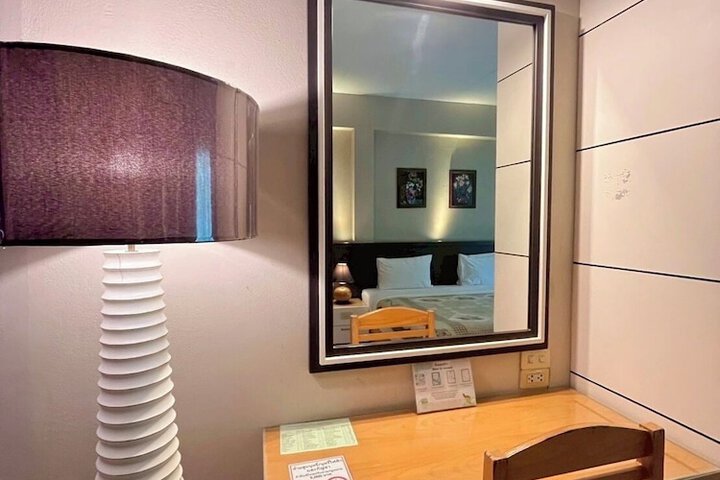 Room 52 of 80