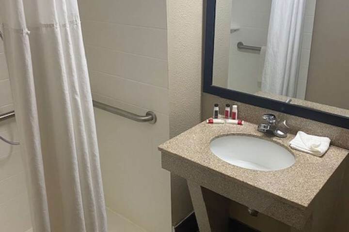 Room 16 of 28