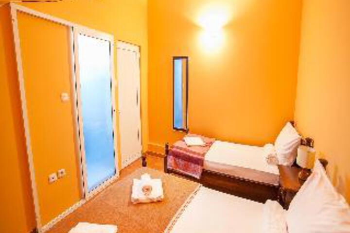 Room 3 of 10