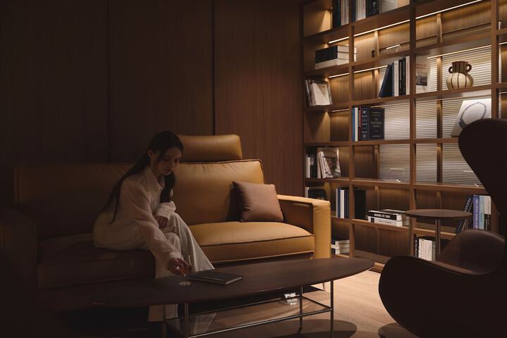 Lounge 141 of 142