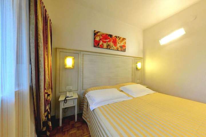 Room 27 of 59