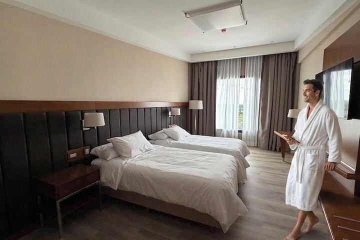 Room 5 of 20