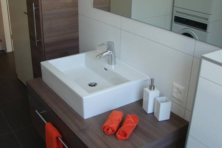 Room 15 of 25