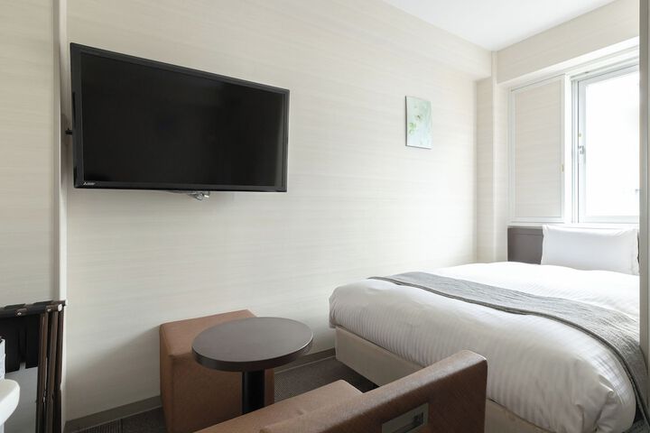 Room 14 of 102