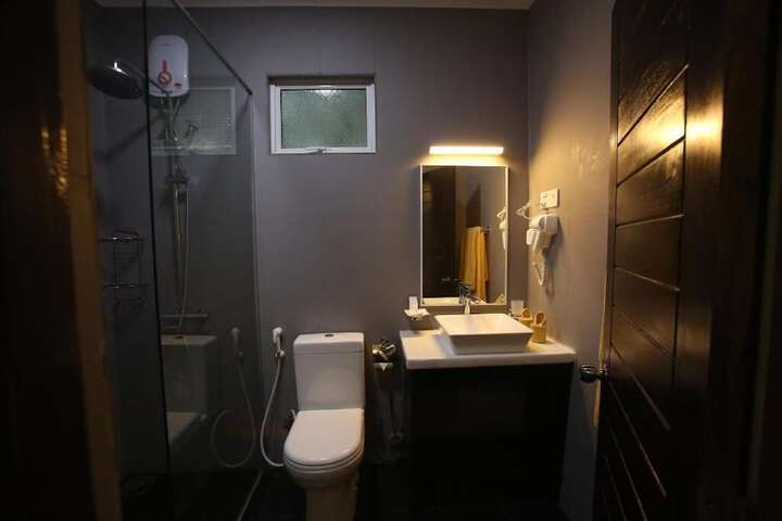 Room 7 of 12