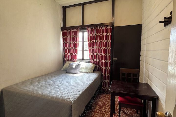 Room 34 of 71